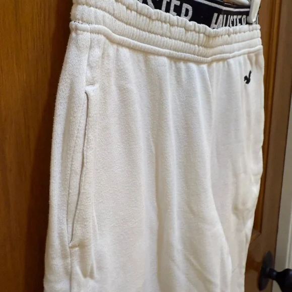 Hollister White Joggers with Elastic Waistband and Relaxed Fit - Picture 5 of 8